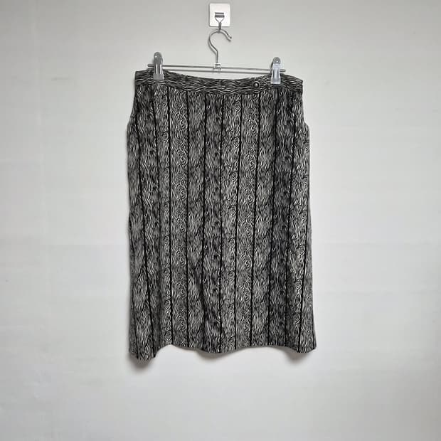 베르수스Versus 기하학 패턴스커트 46사이즈 P-134