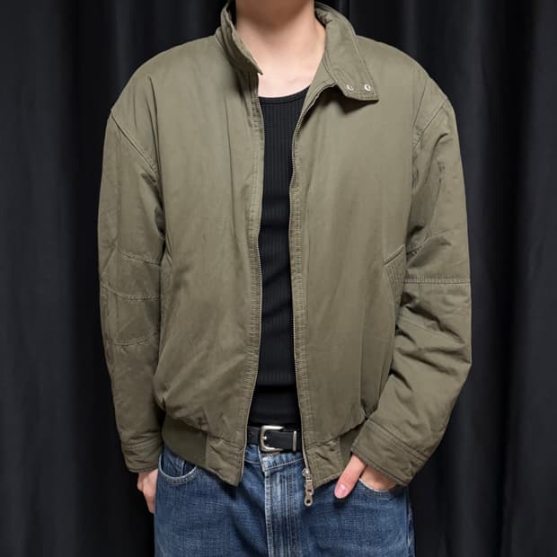 에잇세컨즈 피치 스탠 카라 패딩 숏 점퍼 카키 XL 사이즈