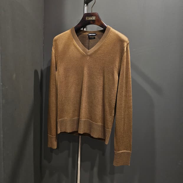 톰포드 실크 울 브이넥 니트