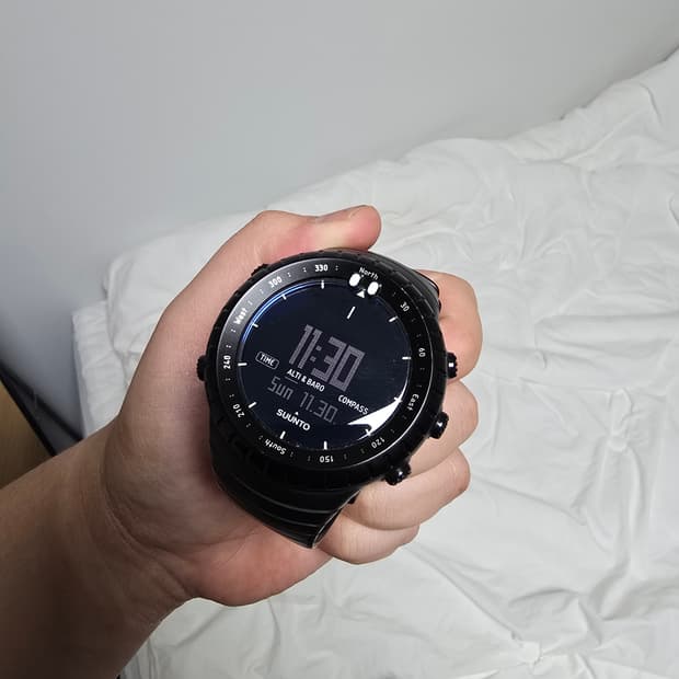 순토 코어 올블랙