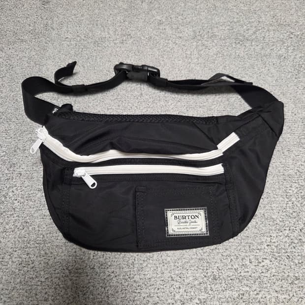 Burton 아메리칸 블랙 힙색 크로스백 가방
