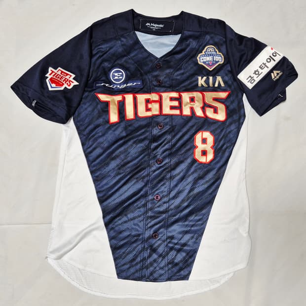 기아 타이거즈 100만 관중기념 안치홍 유니폼 팝니다