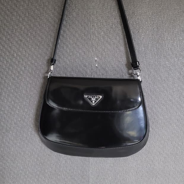 프라다 클레오 레더 숄더백