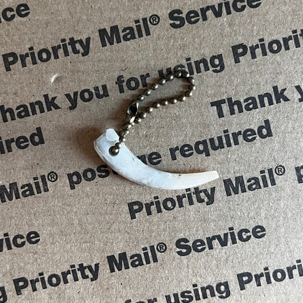 90s vtg Tooth Pendant Keyring