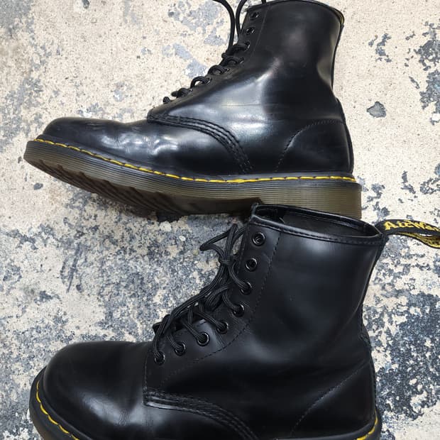 닥터마틴 1460 8홀 워커 245mm

