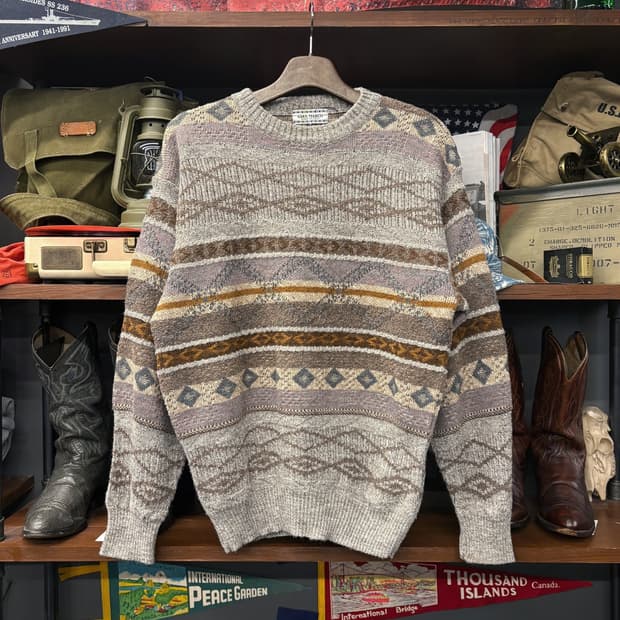 빈티지 노드릭 웨이브 패턴 브러쉬드 울 스웨터