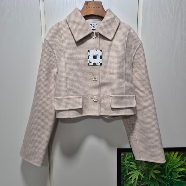 (세일)(새상품)CHE크롭 울 자켓 .새상품