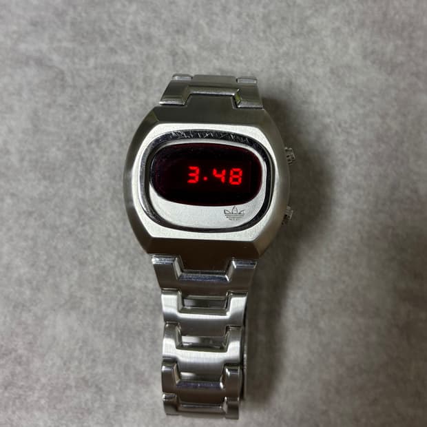 아디다스 레트로 led 시계