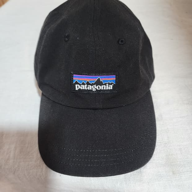 파타고니아 블랙 볼캡 모자