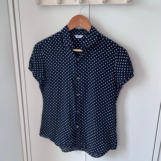 Leglarik France 도트 캡소매 블라우스