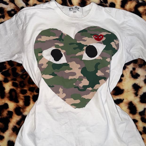 콤데가르송 카모 반팔티