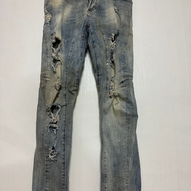 Dsquared2 distressed jean