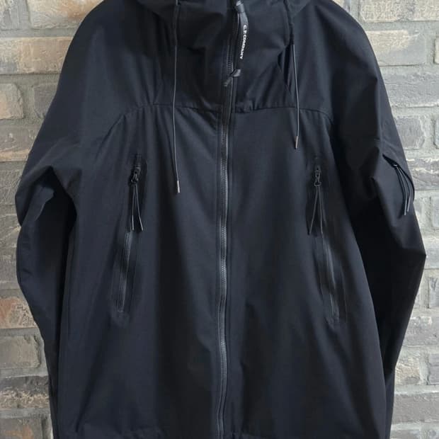 C.P. Company PRO-TEK 블랙 바람막이 (48)