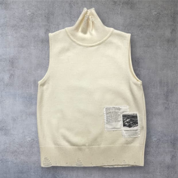 마뗑킴 Matin kim 크림 데미지 슬리브리스 터틀넥 니트 탑 