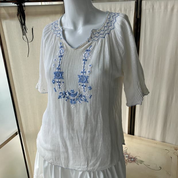 sky floral embroidery blouse