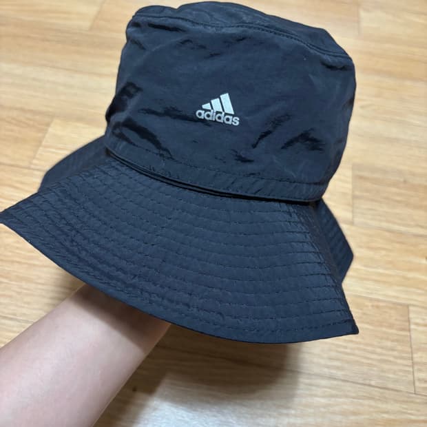 아디다스 블랙 버킷햇 모자