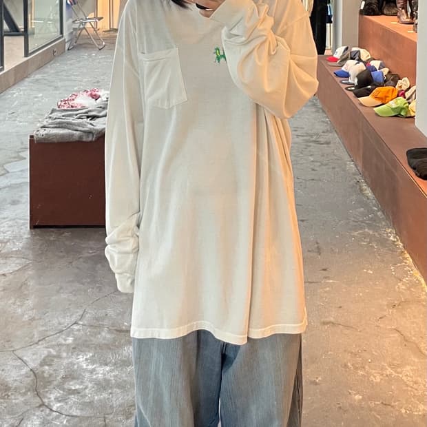 노아 원포켓 백프린팅 롱슬리브 H777