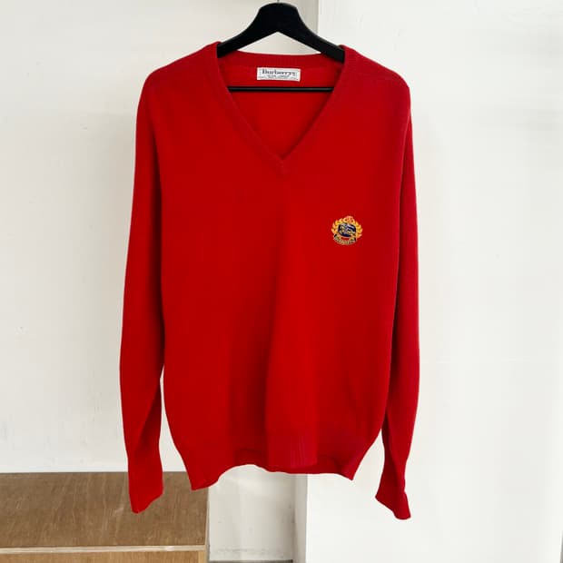 버버리 월계수 레드 브이넥 니트