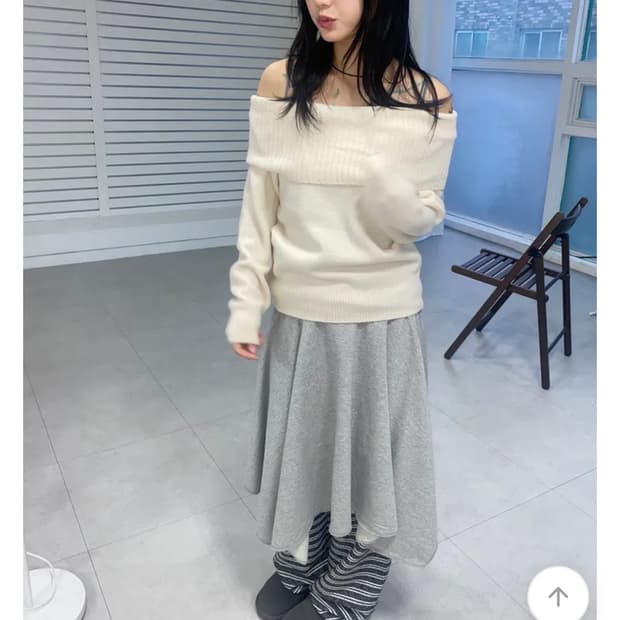 이즈이즈 Hug off-shouler knit 아이보리