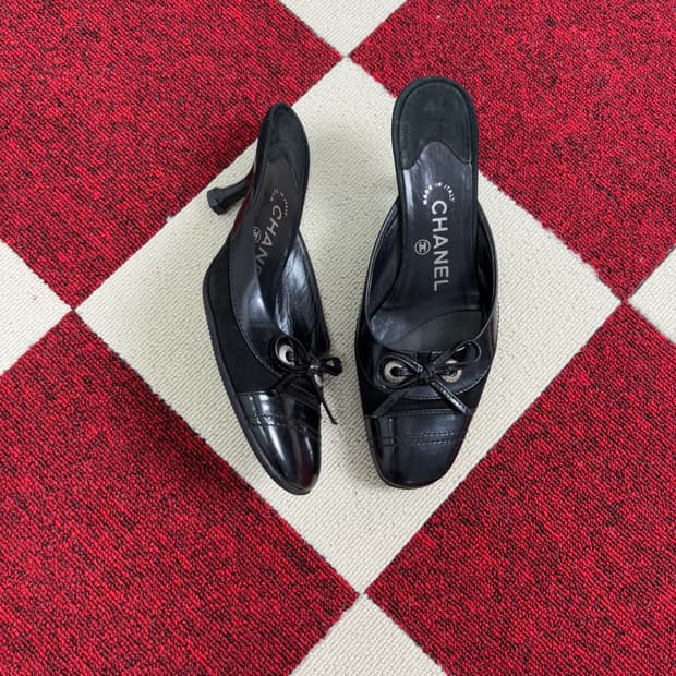 CHANEL 00s Vintage Black Bow Mules