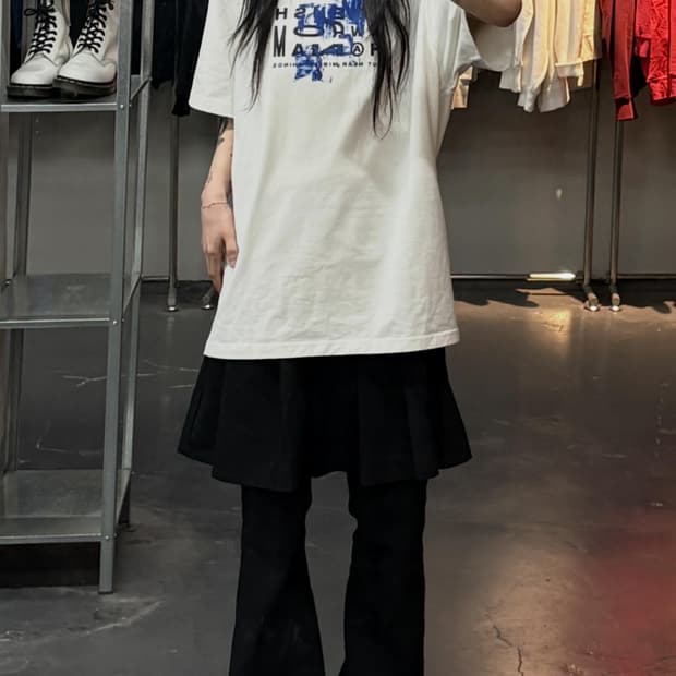 아더에러 플러그 한남 화이트 반팔 A3721