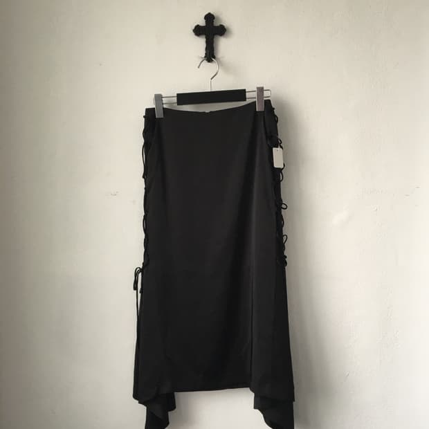 Side lace up point glossy unbalanced lon