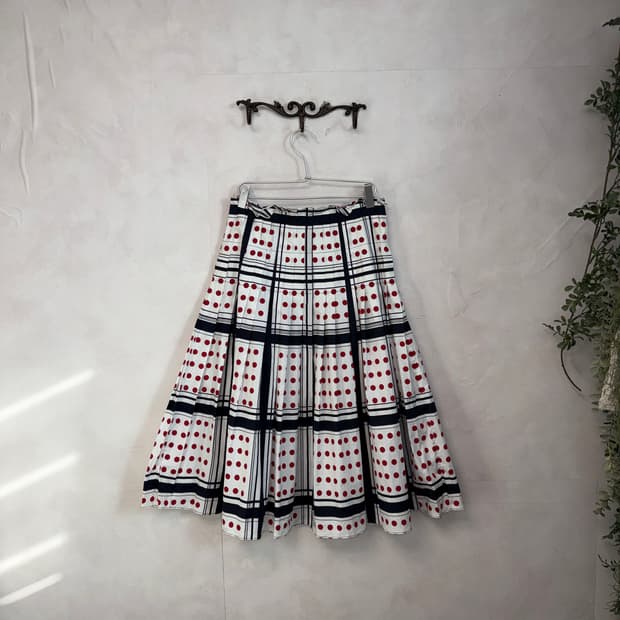 Red navy dot check pleats skirt
