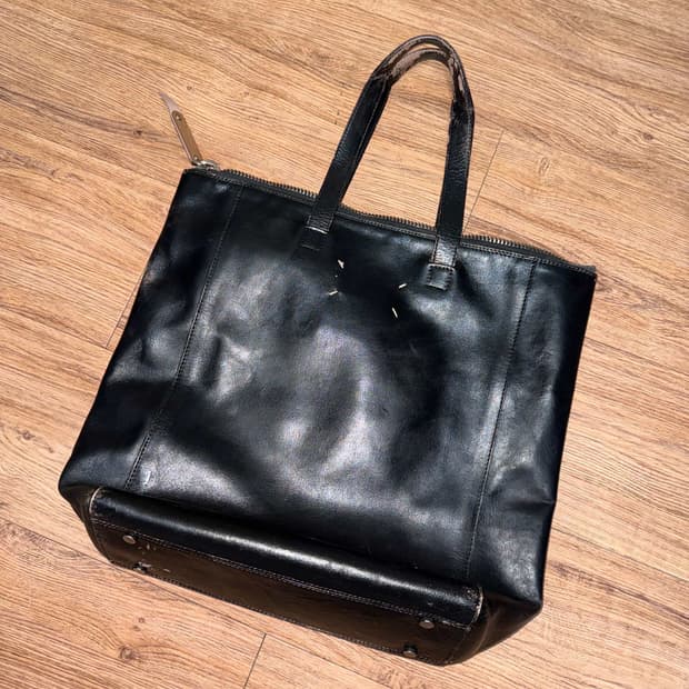 마틴 마르지엘라 레더 핸드 페인팅 토트백