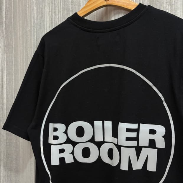 Boiler Room 보일러룸 코어 로고 블랙 반팔 티셔츠