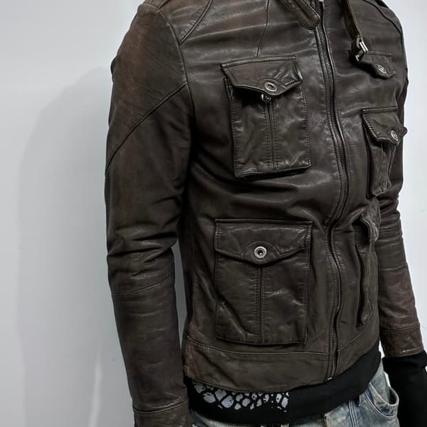 카프스킨 멀티포켓 레더자켓