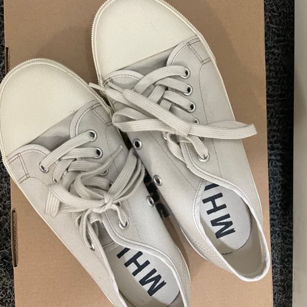 mhl 스니커즈