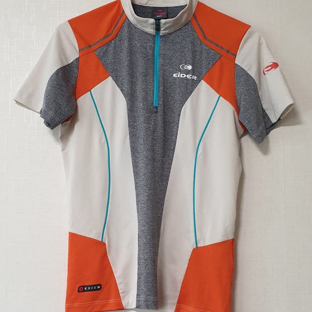 아이더 반집업 반팔티 90사이즈