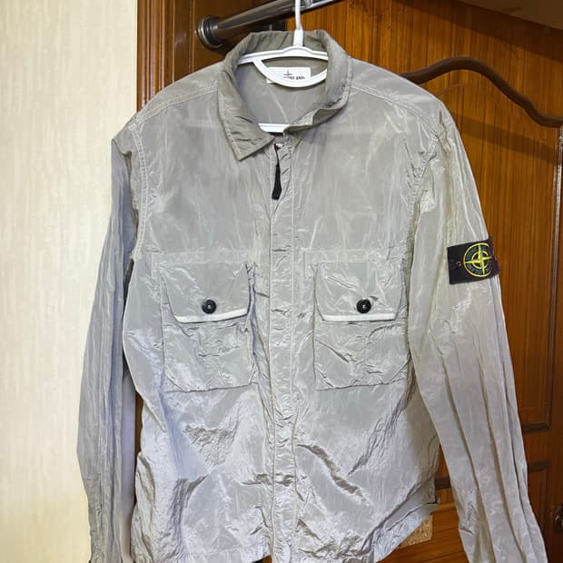 안냐세요 스톤아일랜드 나일론메탈 펄그레이 xl사이즈 판매합니다! 최상급