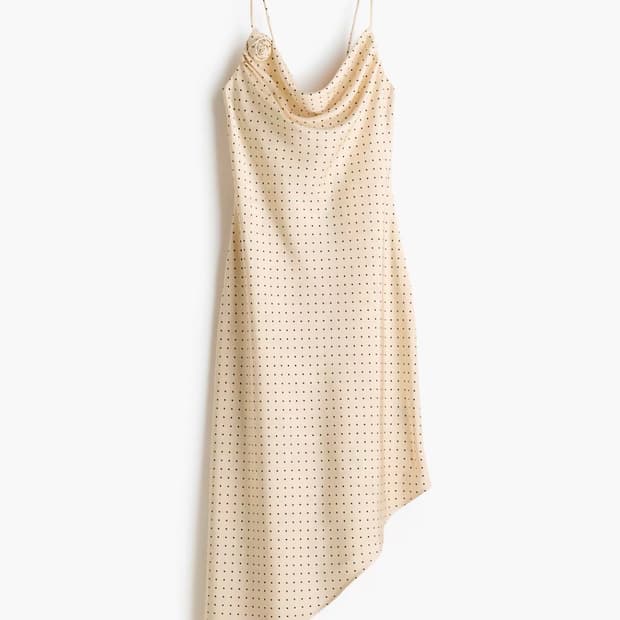 어시메트릭 새틴 드레스