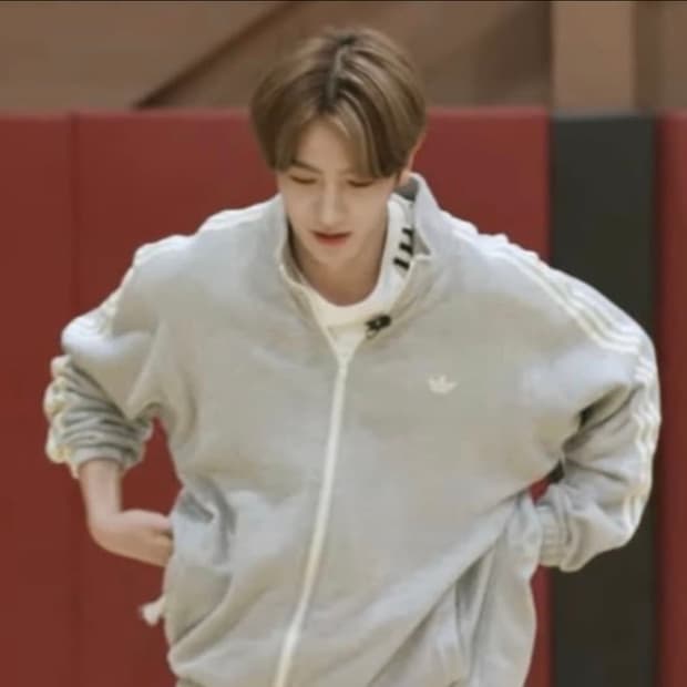 100) 아디다스 스케이트 보딩 코튼 집업져지 자켓 더보이즈 현재 착용