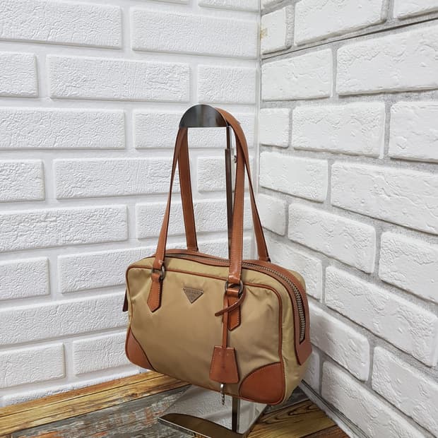 [정품] 프라다 나일론 숄더백 베이지 브라운