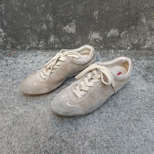 [37] Prada 베이지 누벅 스니커즈 (240)