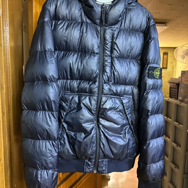 안냐세요 스톤아일랜드 네이비 후드 다운 패딩 xl사이즈 판매랍니다 상급!
