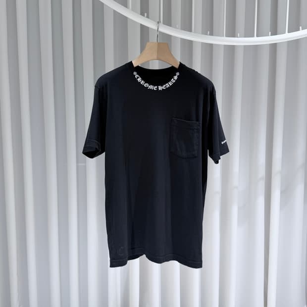 (S+급/L) / 크롬하츠 스크롤 넥로고 반팔 티셔츠 블랙