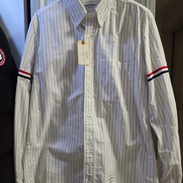 톰브라운 암밴딩 핀스트라이프 셔츠