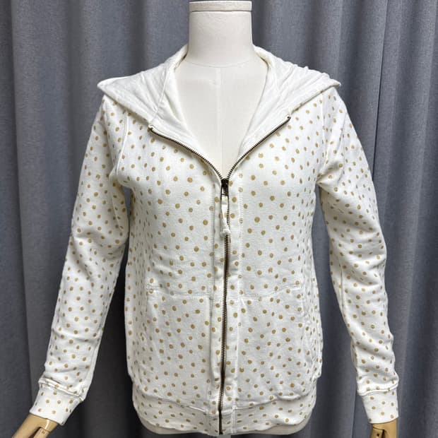 츠모리 치사토 화이트 & 골드 도트 패턴 후드 집업