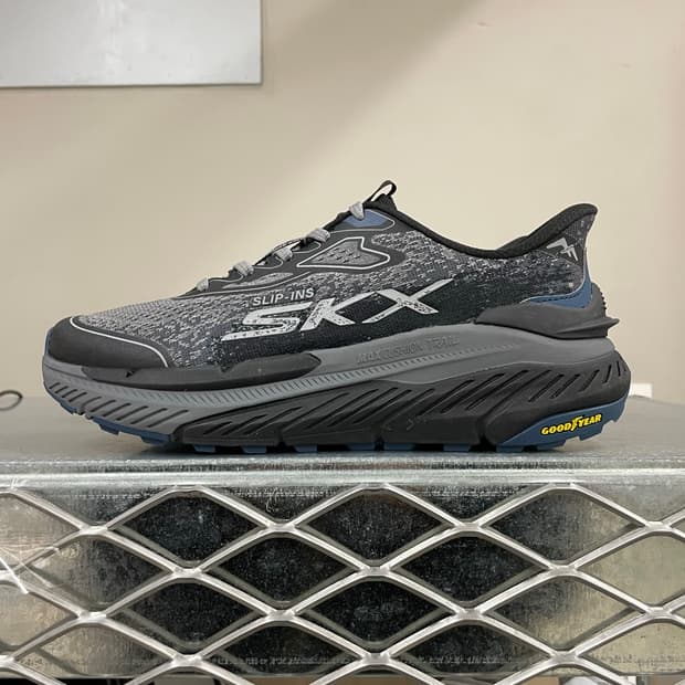 스케쳐스 맥스쿠셔닝 트레일 265