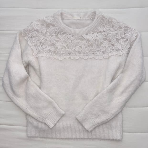 GU 플라워 패턴 화이트 니트 모리걸