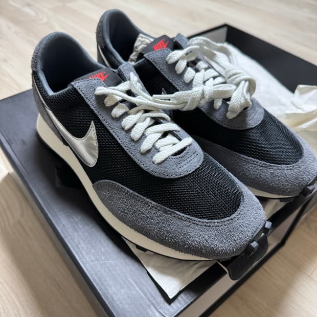 [새제품] 나이키 데이브레이크 SP 블랙 메탈릭 실버 265