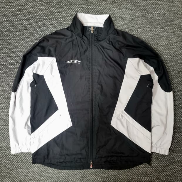 엄브로 올드스쿨 바람막이