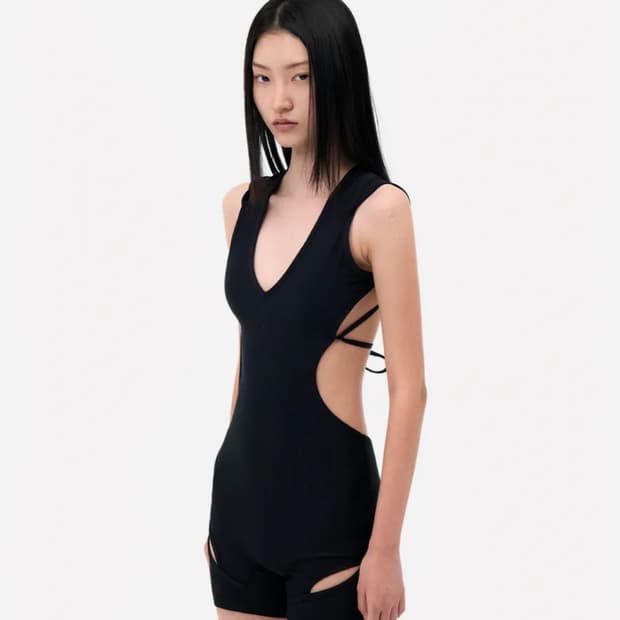 ojos Thigh Slit Hoodie Monokini / Black