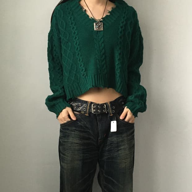 Cable pattern damage knit