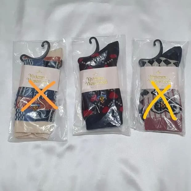 크림베이지 블랙 레드브라운 핑크 하트 러브 체크 비비안웨스트우드 양말