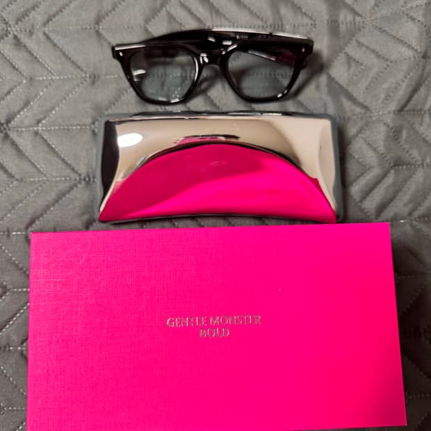 젠틀몬스터 가우스01 (틴트 렌즈)