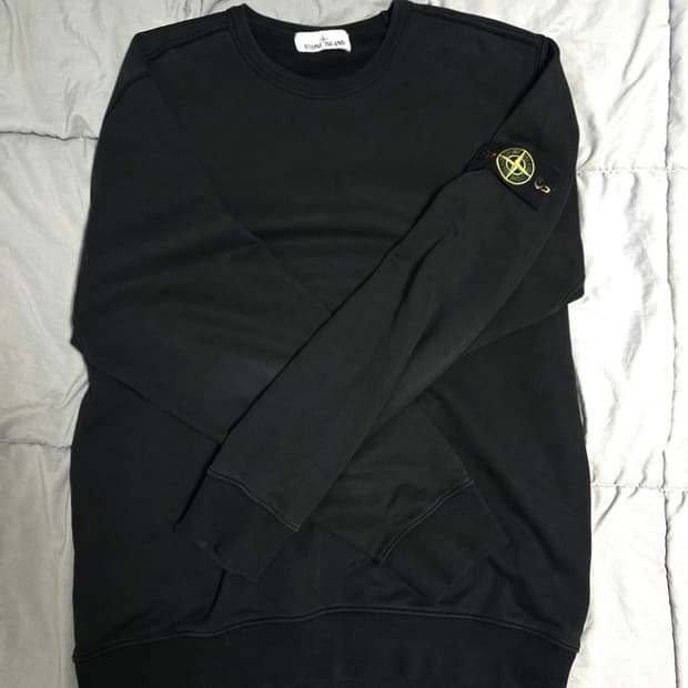 스톤아일랜드 블랙 맨투맨(급처)